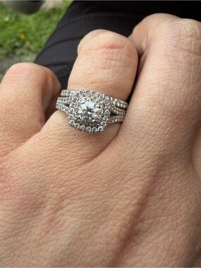 Zales Engagement ring . approx1tcw. size 6